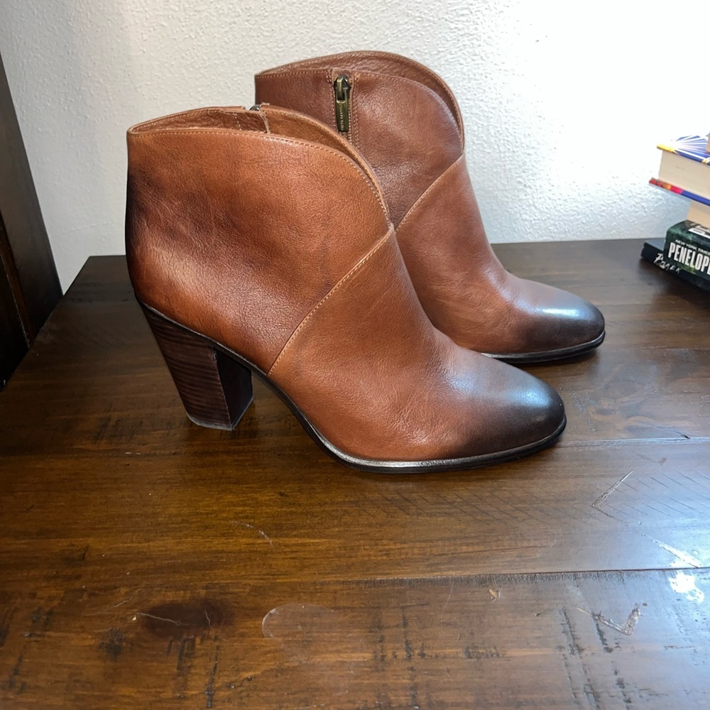 Sleek Brown Ankle Boots with Chunky Heel and Side Zip